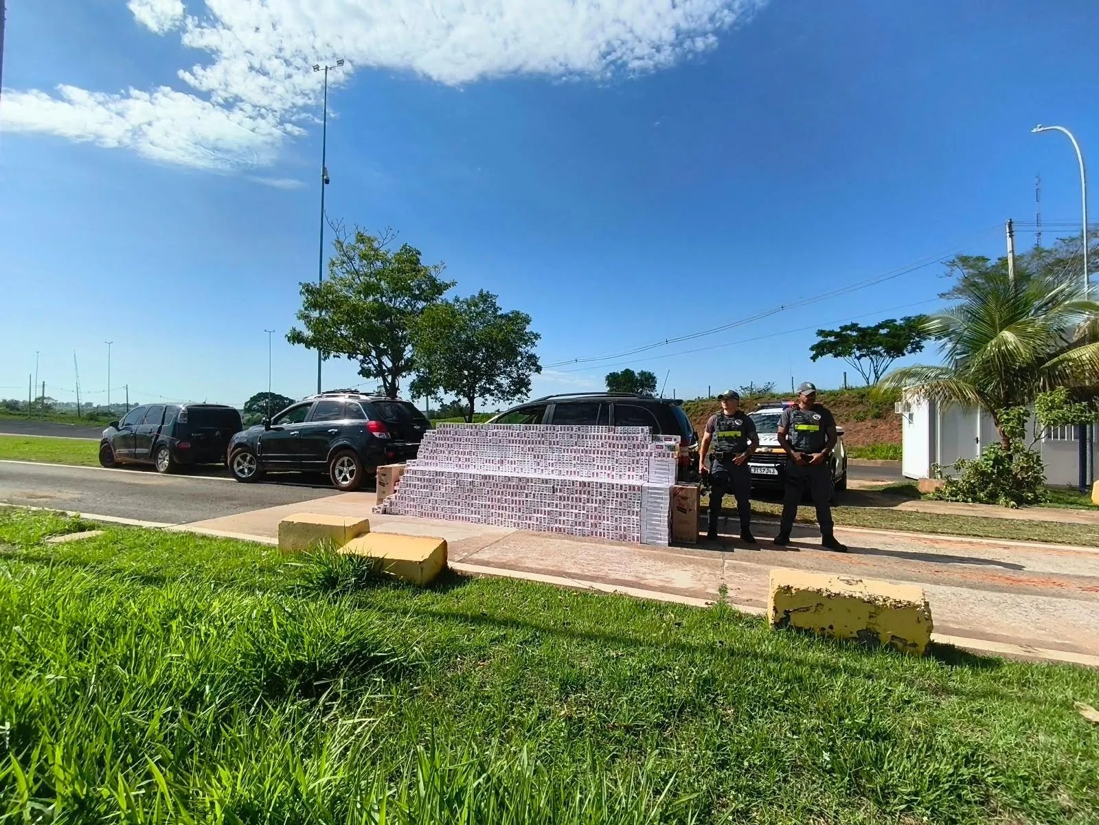 Polícia Rodoviária apreende 61.500 maços de cigarro contrabandeado em Dracena