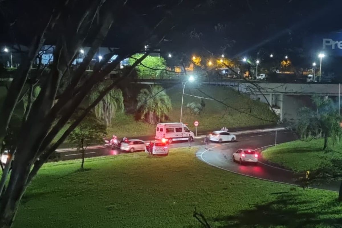 Motociclista de 47 anos morre após motoneta ser atingida por caminhão em Presidente Prudente