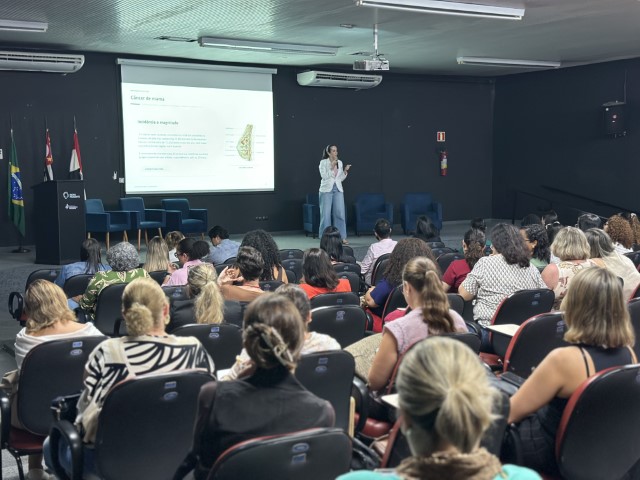Escola de Gestão Pública e Sesau promovem palestra para servidoras alusiva ao Outubro Rosa