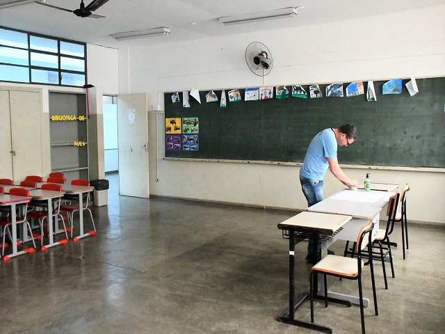 Para organizar seções eleitorais, escolas municipais dispensarão alunos às 16h nesta sexta