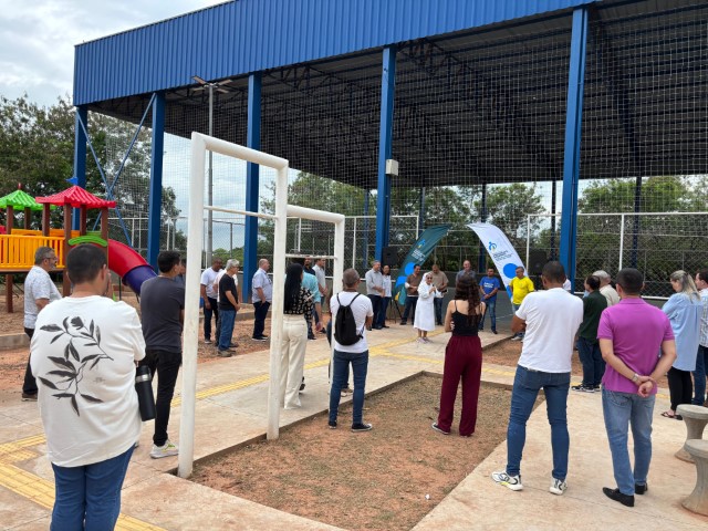 Prefeitura faz entrega da revitalização da área de lazer do Vale das Parreiras