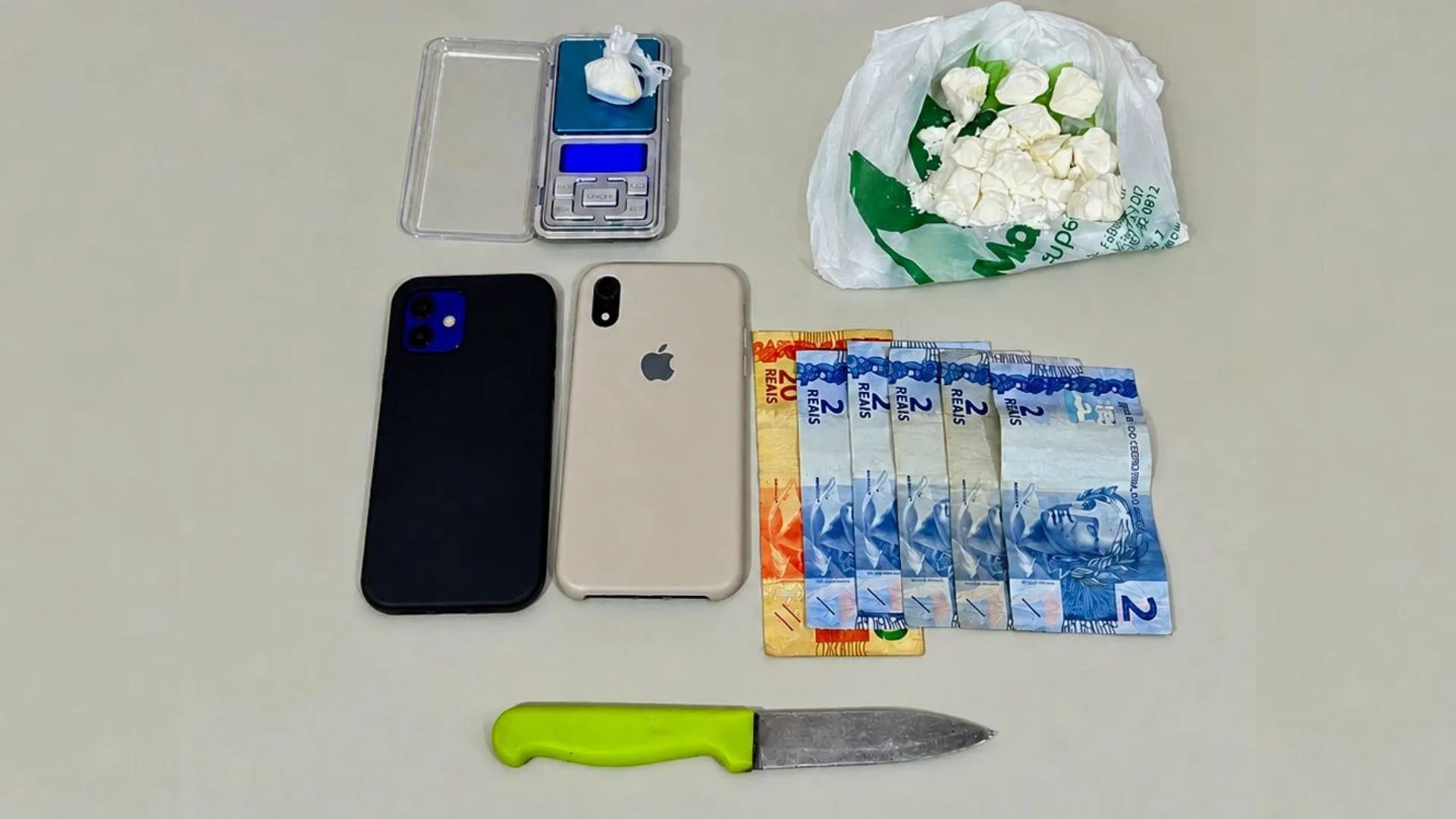 Homem é preso com cocaína, balança de precisão e faca em Martinópolis