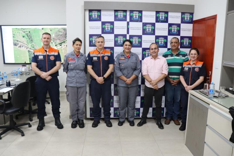 Defesa Civil e Bombeiros avaliam danos de temporal em Presidente Epitácio