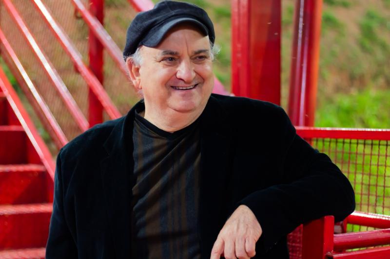 Vicentini Gomez é incluído em lista de melhores artistas independentes de 2026