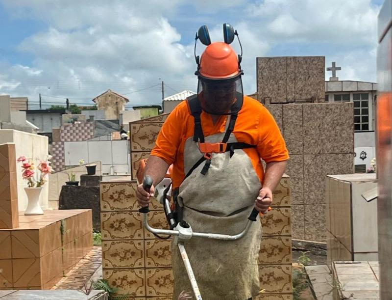 Pirapozinho intensifica limpeza e manutenção do Cemitério São João Batista