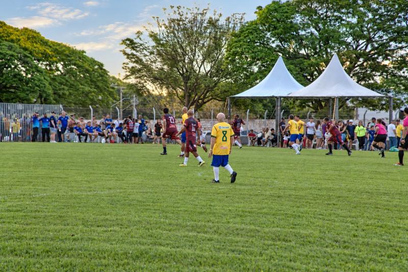 Jogo das Estrelas em Presidente Epitácio tem Dunga em campo e arrecada mais de 3 toneladas de alimentos
