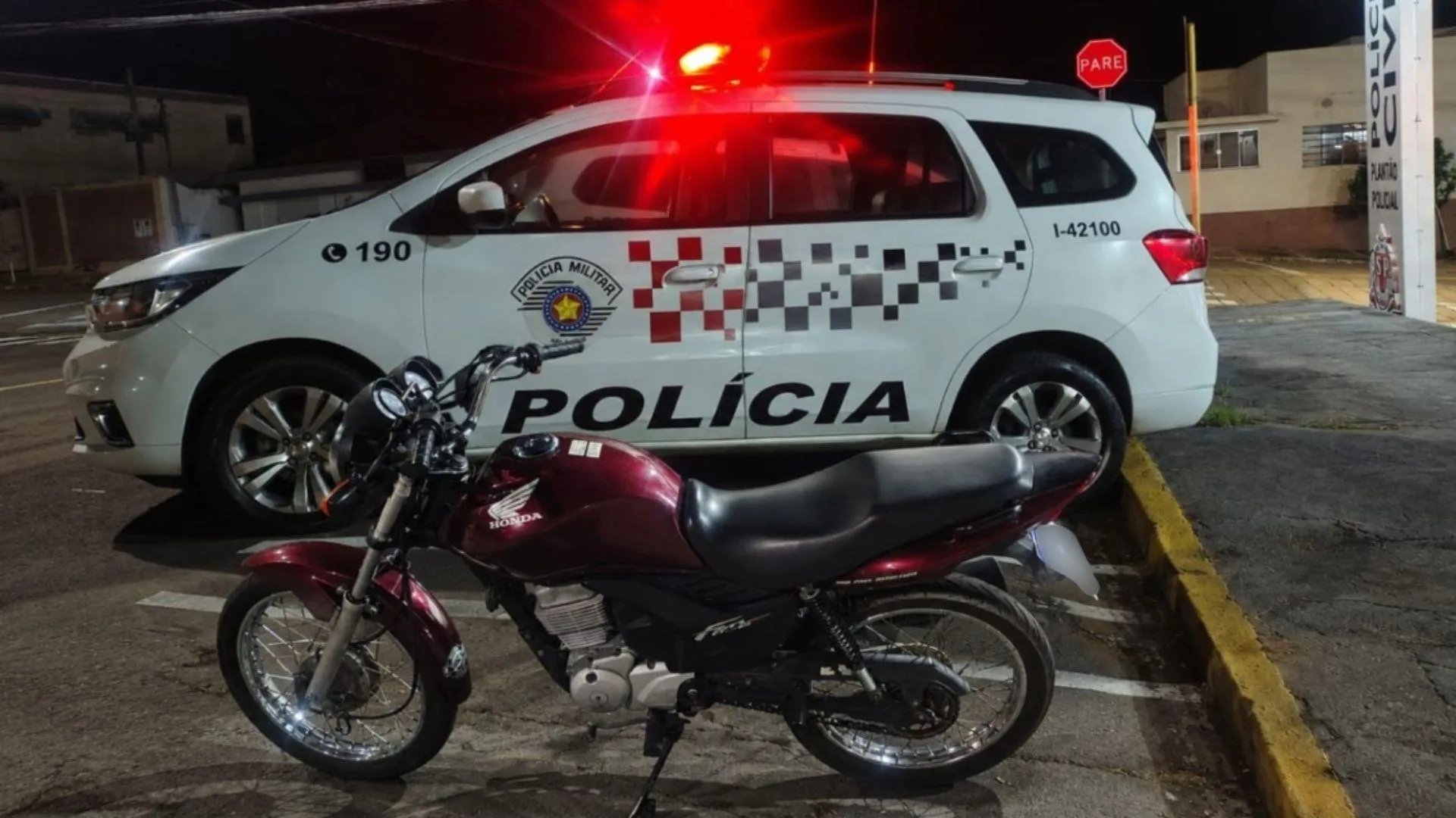 Homem é preso e adolescente é apreendido após furto de moto em Presidente Venceslau