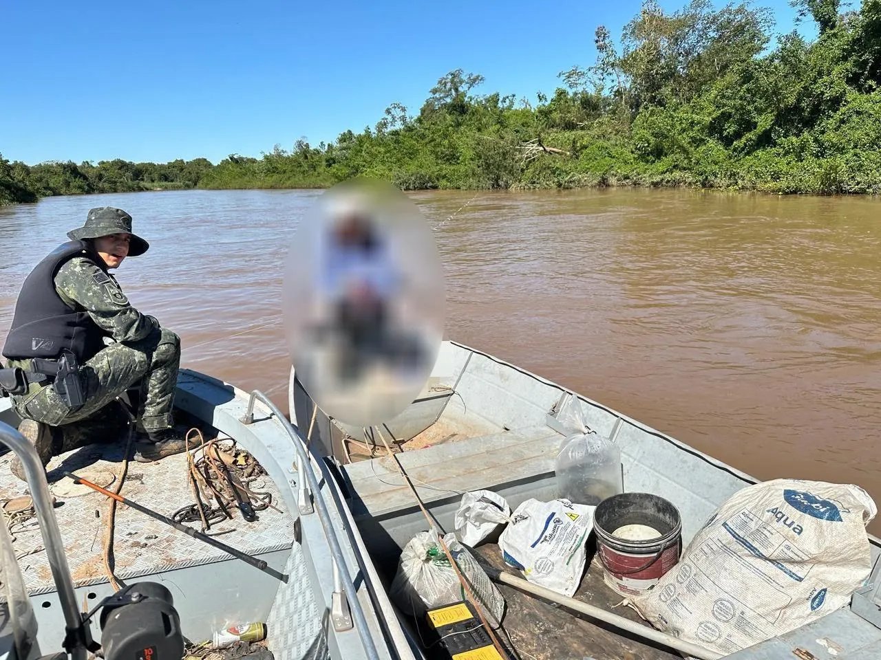 Operação pré-piracema no Rio Aguapeí autua sete homens e apreende petrechos e pescado