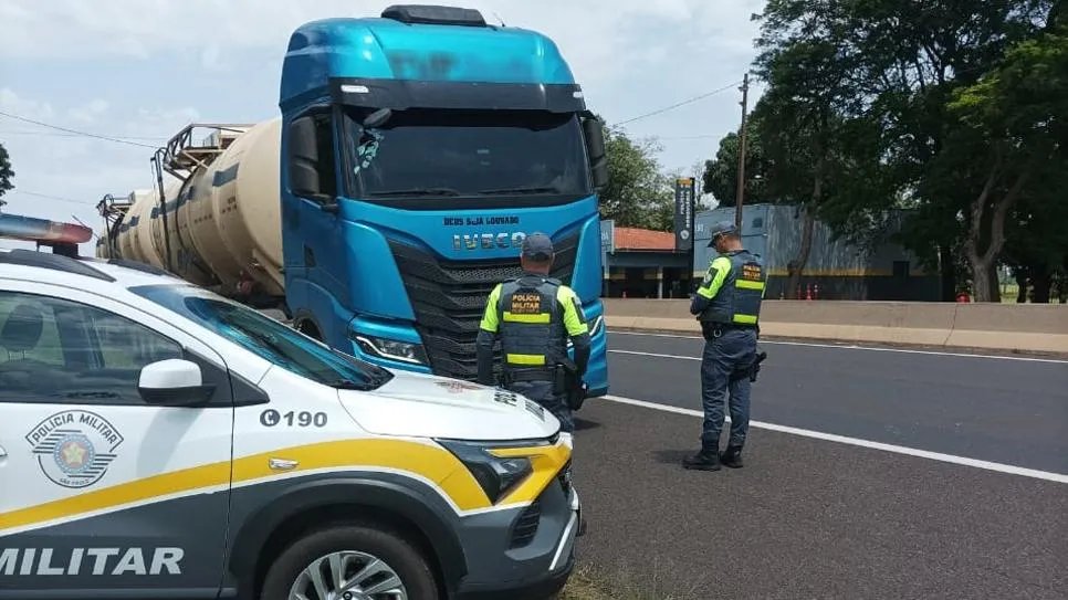 Motorista apresenta CRLV adulterado e caminhão com R$ 1,7 mil em dívidas de pedágio é apreendido em Presidente Epitácio