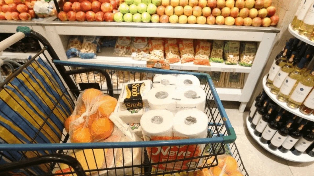 IPCA-15 de outubro sobe 0,32% e alimentos aceleram para 0,88%, aponta IBGE
