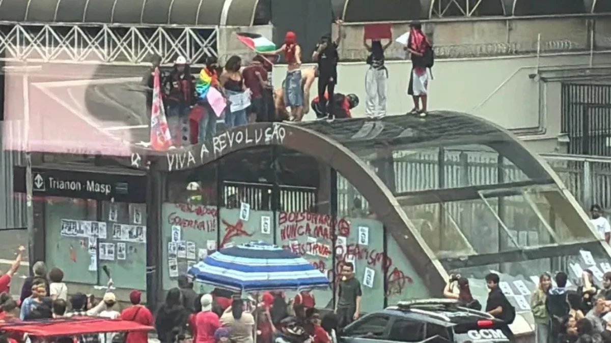 Ato pró-Lula na Paulista tem denúncias de agressão e depredação de estações do Metrô
