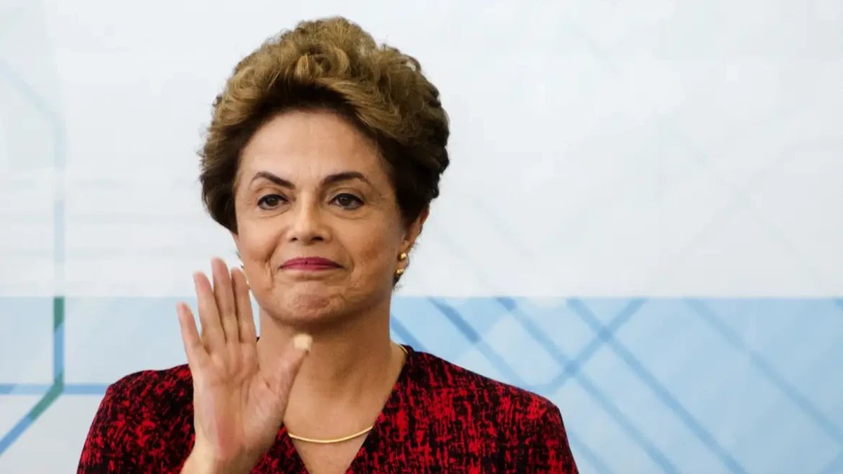 Ministério concede a Dilma reparação mensal de R$ 17,5 mil e retroativos de R$ 6,6 milhões