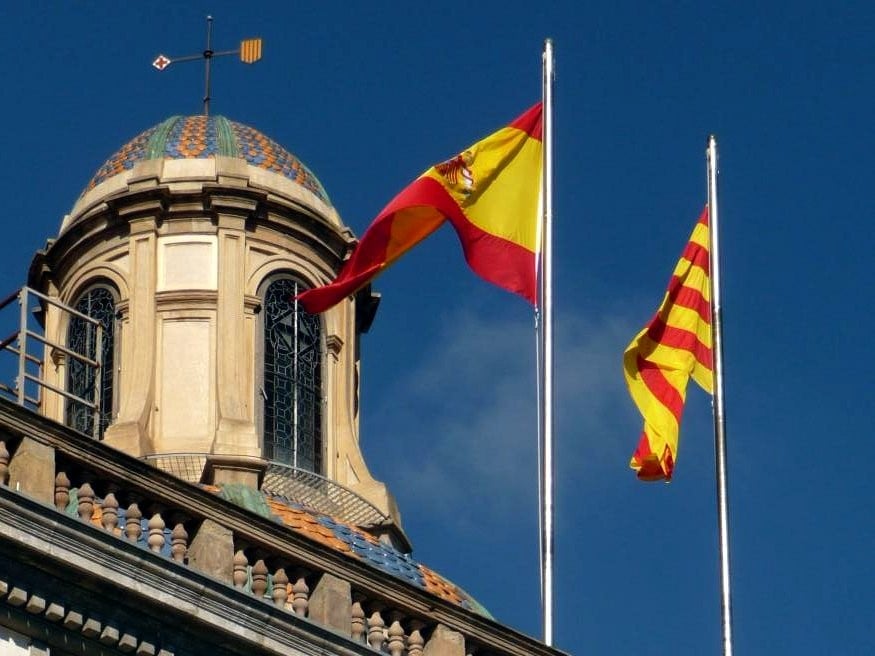Pesquisas indicam que PP e Vox podem somar maioria nas eleições antecipadas da Espanha