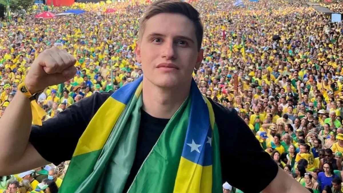 Ato no Mackenzie em apoio a Flávio tem funk, críticas a Lula e coro contra Erika Hilton