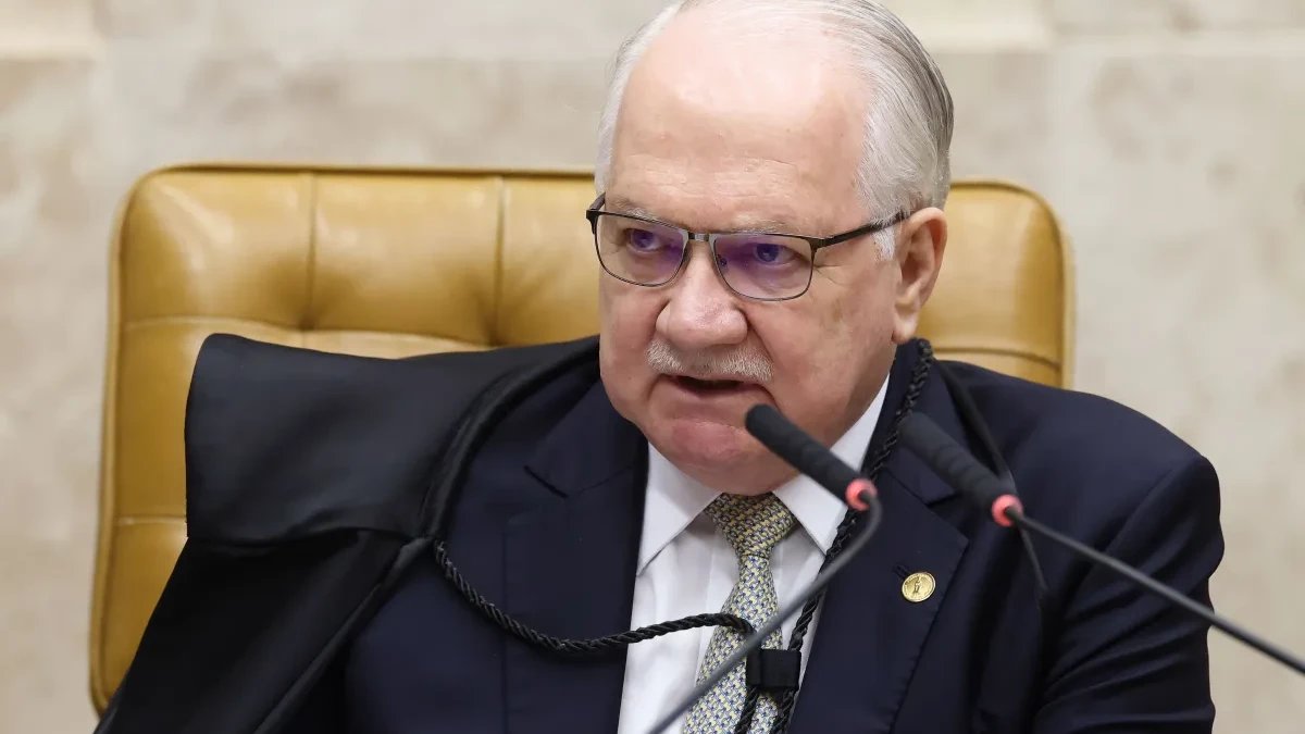 Fachin alerta para erosão democrática por meios aparentemente legais e defende equilíbrio nos tribunais