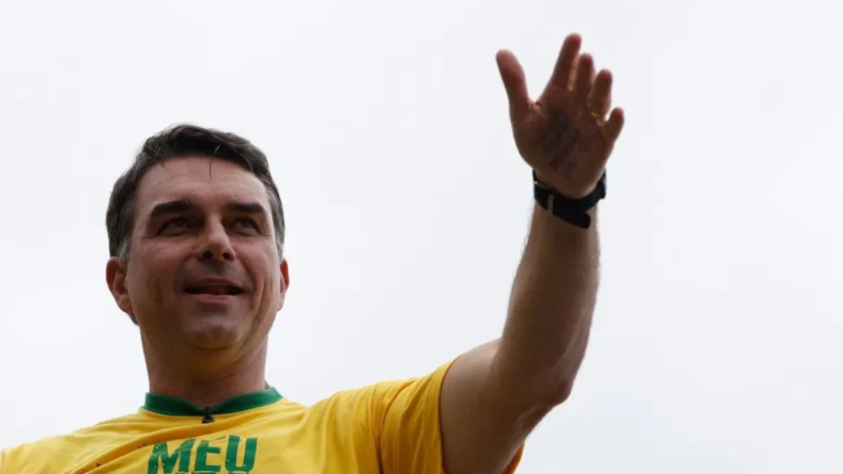 Pesquisa Gerp aponta Flávio Bolsonaro 6 pontos à frente de Lula no segundo turno