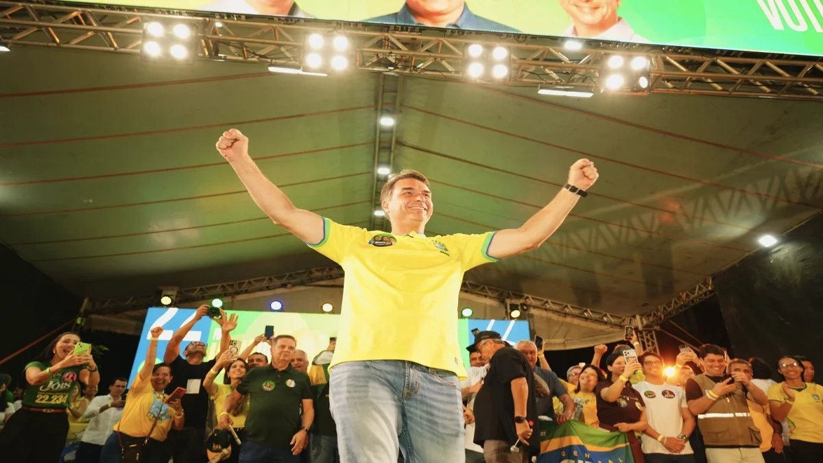 Queda de juros futuros após votação de Flávio Bolsonaro pode gerar economia de R$ 66 bilhões