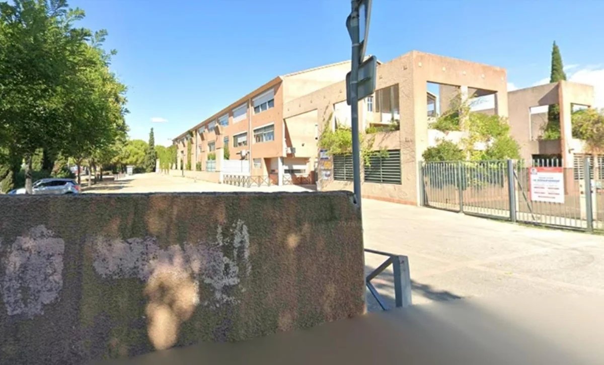 Aluno de 14 anos fere diretor e professora a tiros em escola na França