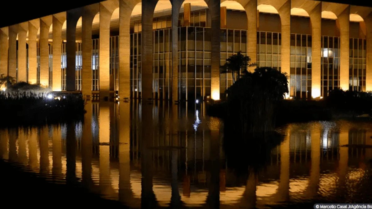 Falta de repasses deixa diplomatas do Itamaraty sem salários no exterior