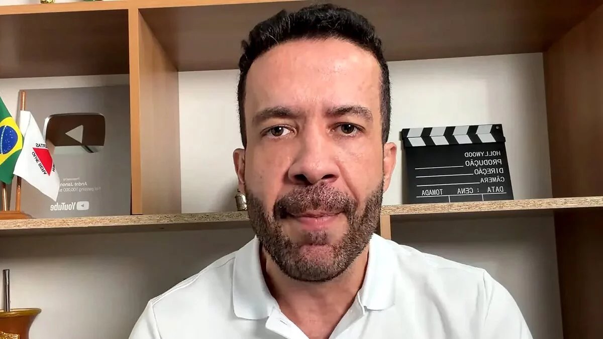 Janones orienta militantes de Lula a agirem 'como robôs' nas redes durante o segundo turno