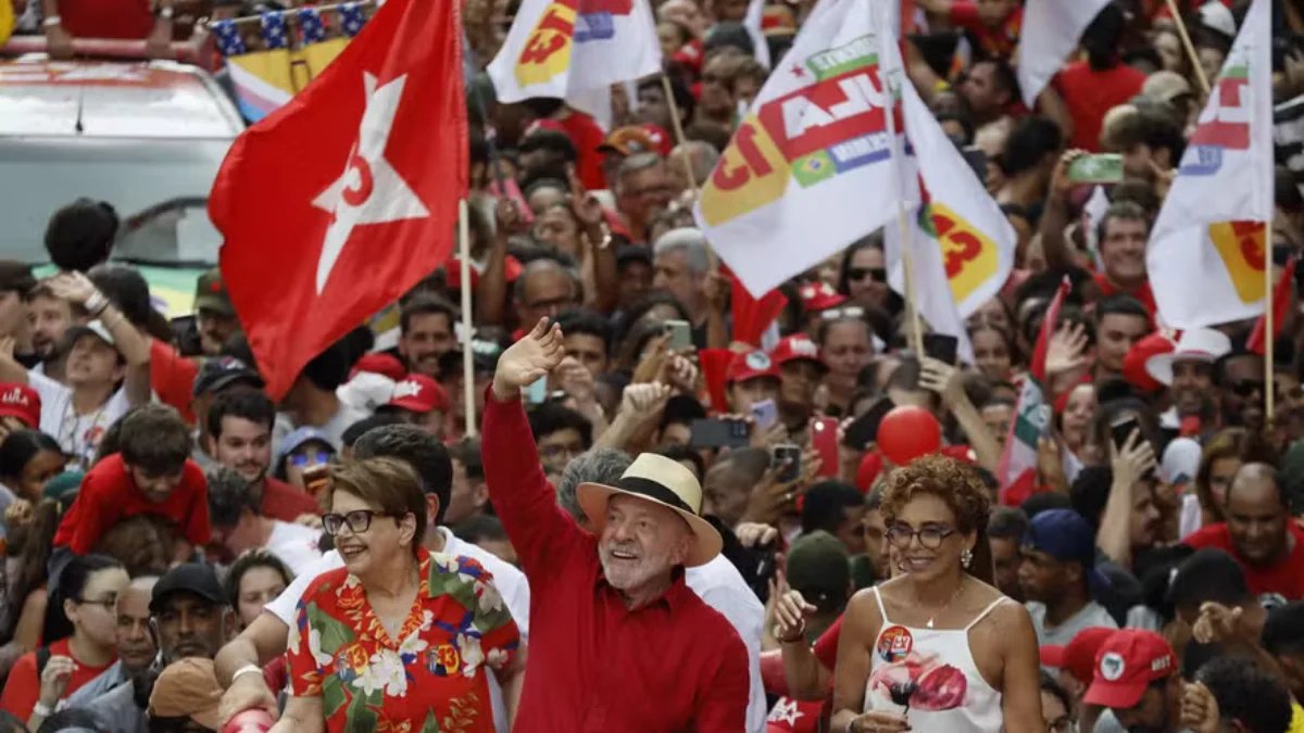 Lula diz em Juiz de Fora que Cleitinho "só tem que ficar quietinho"
