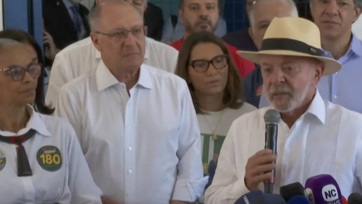 Lula diz não haver razão para não ser reeleito e fala em mobilizar quem não votou