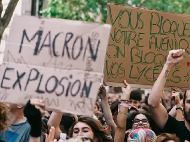 Trump pede fechamento imediato das fronteiras da França e culpa imigração pela violência