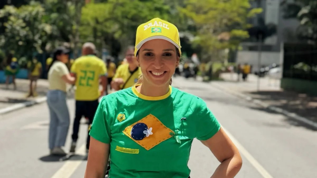 Ana Carolina Oliveira divulga ofensas recebidas após declarar apoio a Flávio Bolsonaro