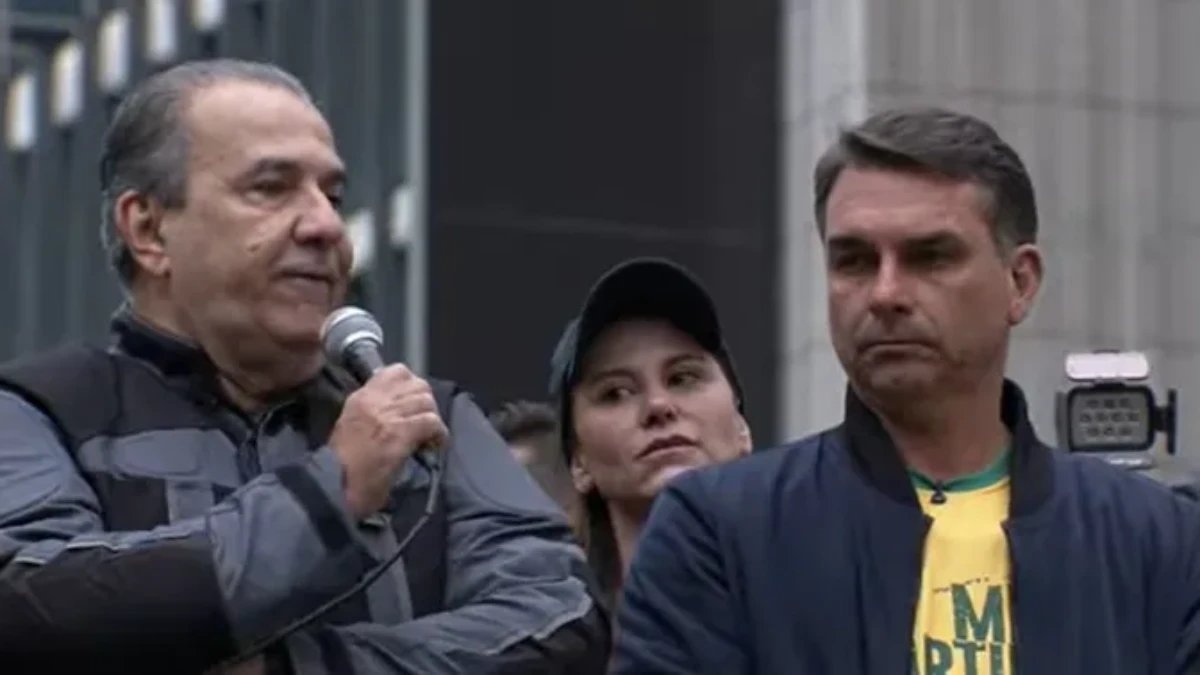 Malafaia chama de 'corretíssima' saída de Flávio Bolsonaro do Brasil e cita perseguição