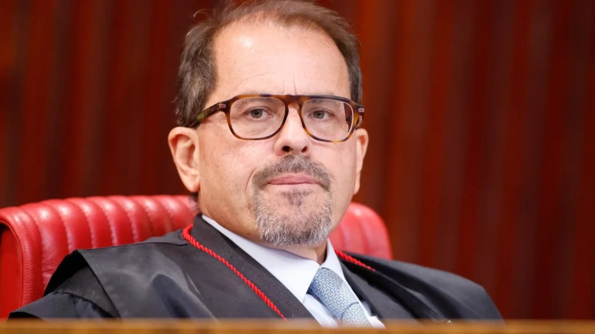 Ministro do TSE veta que Nunes Marques suspenda canal ‘Exército do Lula’ sem decisão do plenário