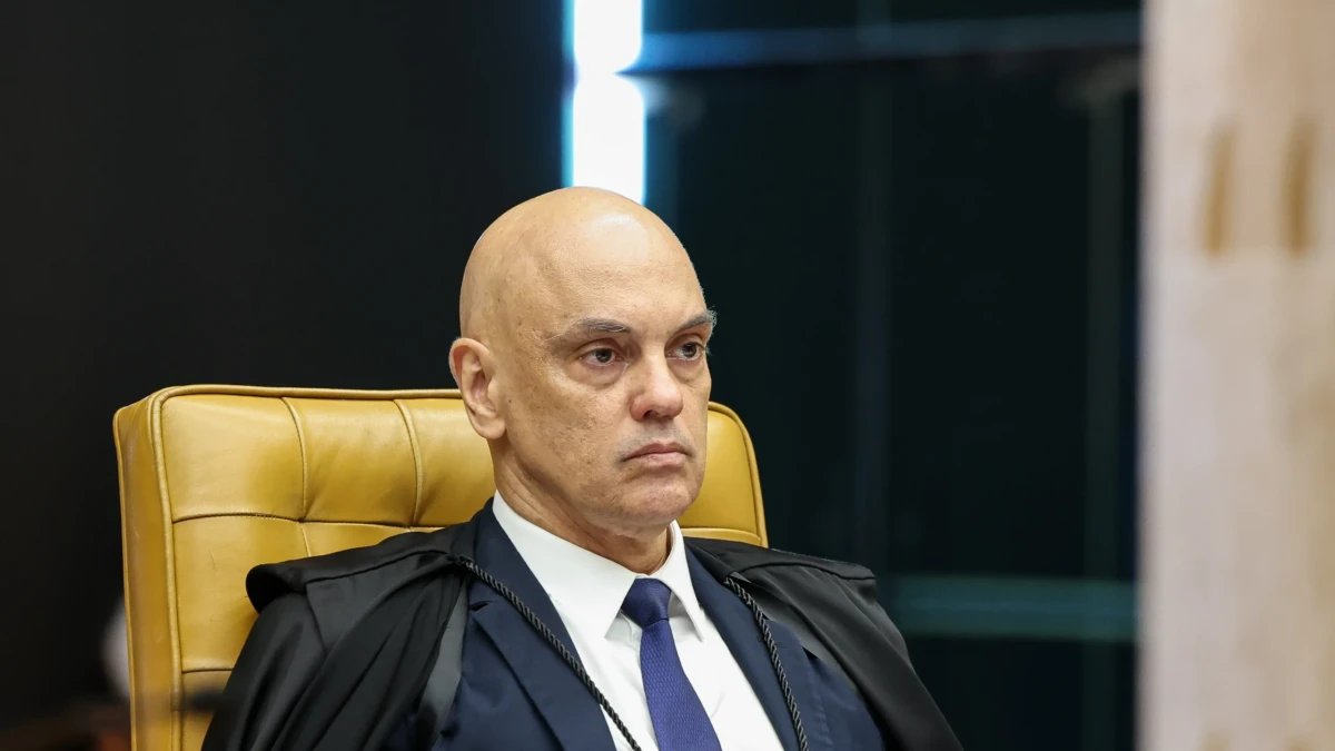 Moraes mantém minuta sob custódia da PF e determina destruição de oito armas