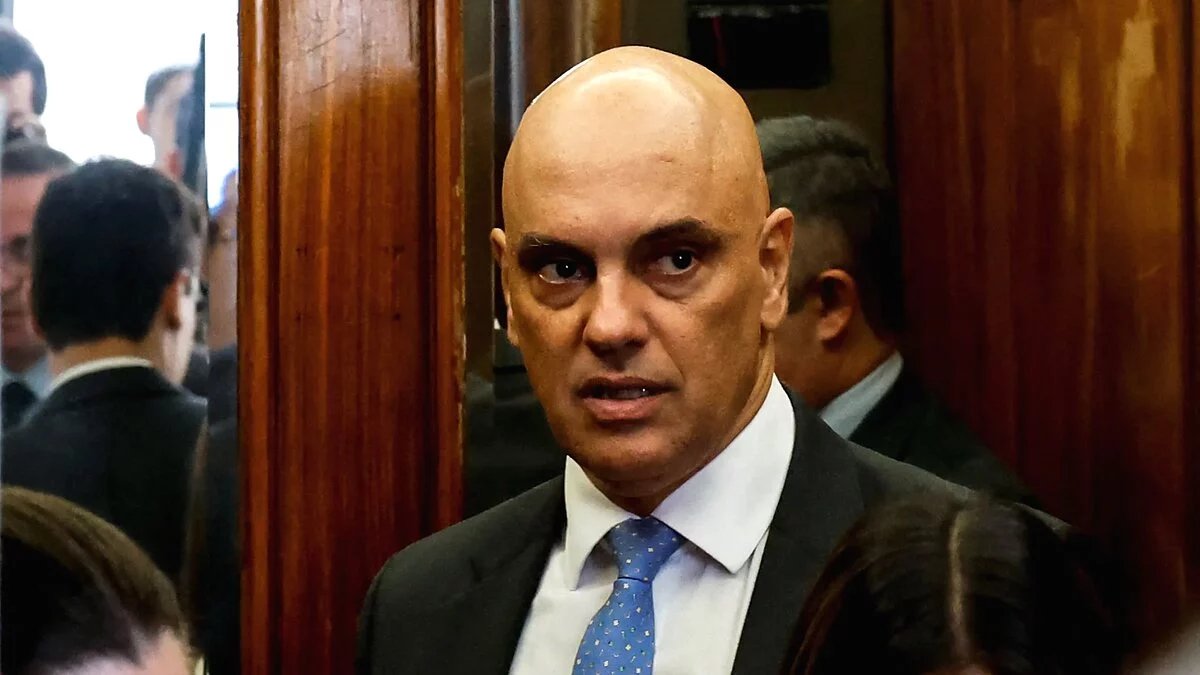 Campanha de Flávio Bolsonaro trata impeachment de Moraes como inegociável e não descarta Dino