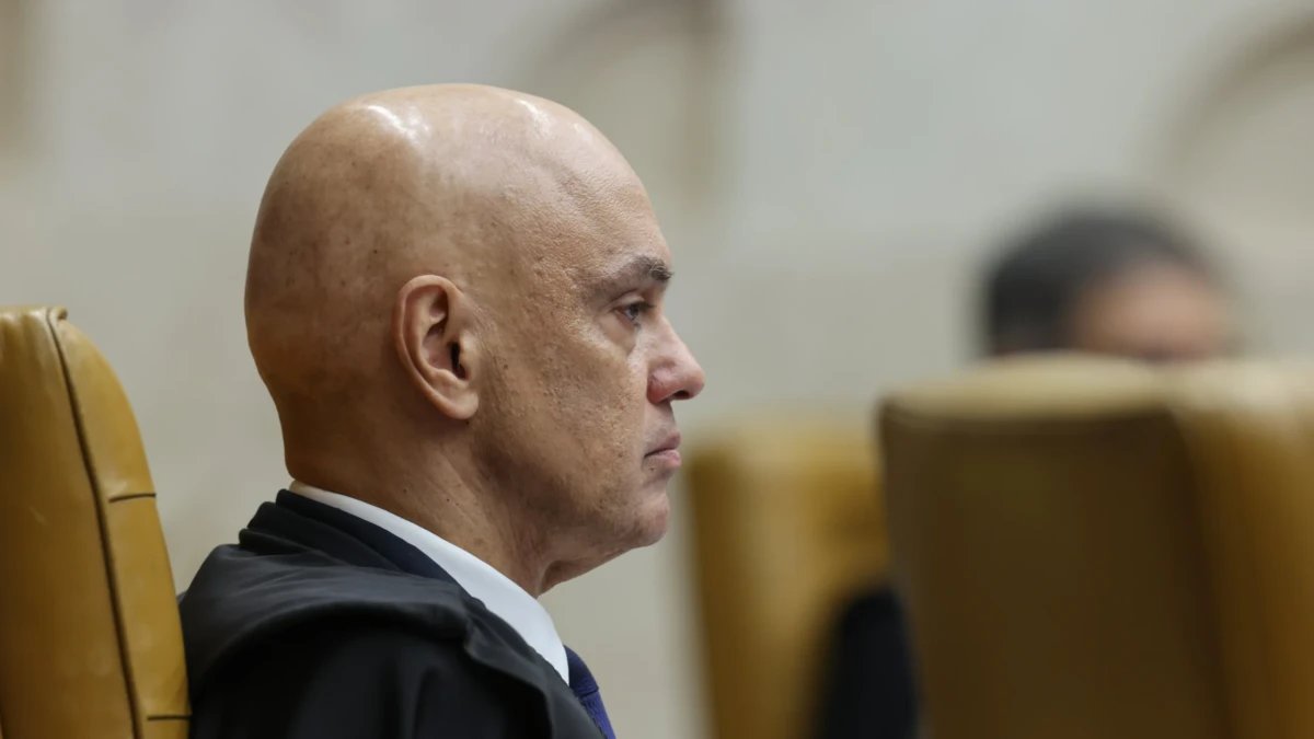Moraes mandou anexar conversas de jornalista a inquérito após alerta da PF sobre sigilo da fonte
