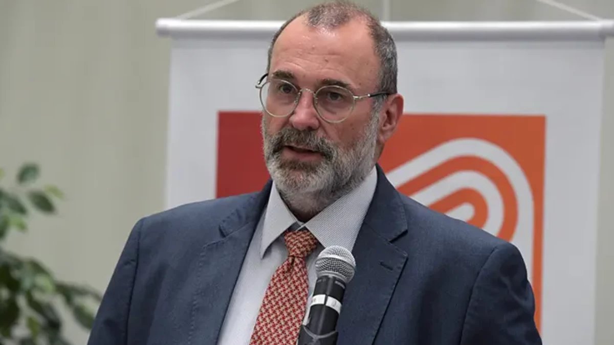 Mulher de ministro do TSE curte post de Thiago Lacerda contra Flávio Bolsonaro e diz não lembrar