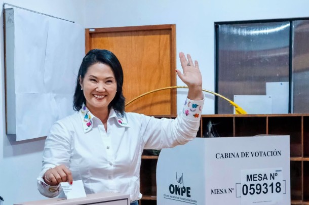 Keiko Fujimori propõe regras disciplinares mais rígidas em escolas públicas do Peru