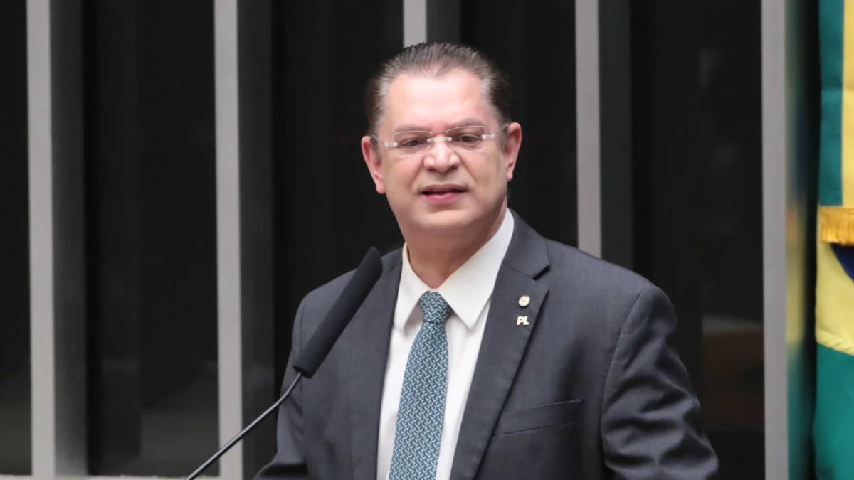 Sóstenes critica ação da PF na sede do PL e questiona medidas contra Flávio Bolsonaro