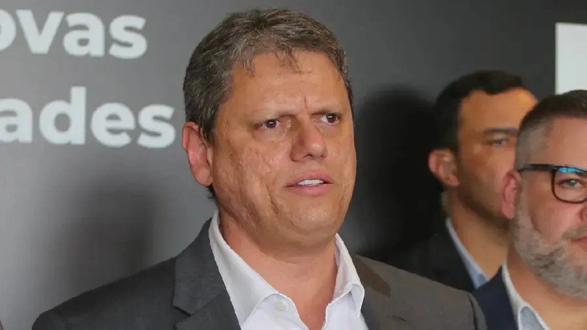 Tarcísio reconhece vitória de Lula e pede oposição vigilante no Congresso