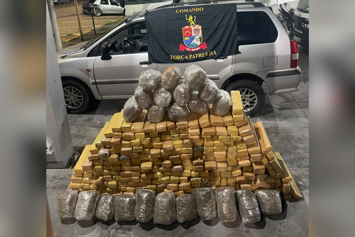 PM apreende 236 kg de maconha em carro abandonado em estrada de Presidente Venceslau