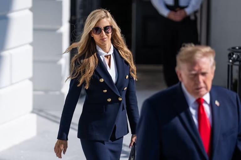 Trump demite Katie Zacharia do cargo de porta-voz da Casa Branca