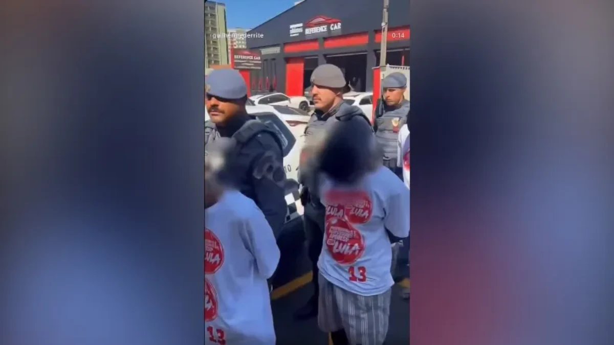 TSE manda remover posts com jovens detidos em Piracicaba usando camisetas de Lula