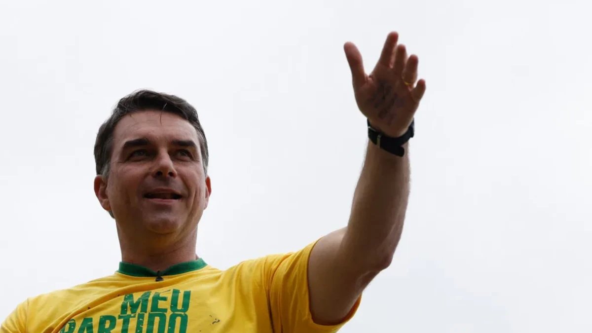 Vereador de Salvador diz ter sido ameaçado de morte após anunciar título a Flávio Bolsonaro