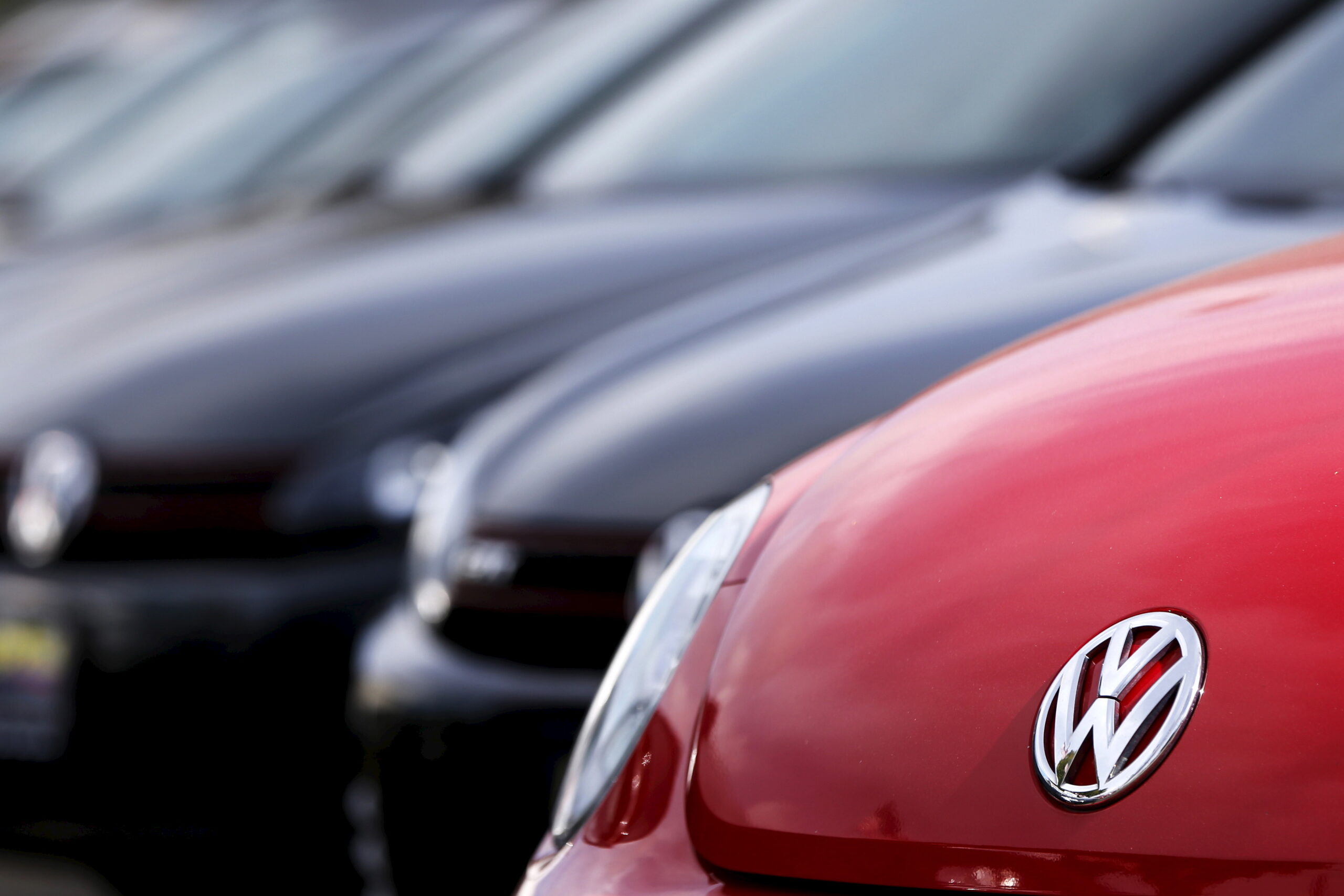 Volkswagen pode convocar quase 4 milhões de veículos em recall mundial por falha na direção