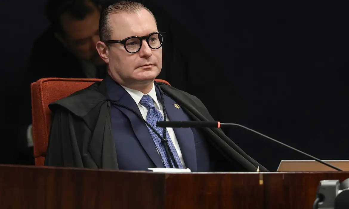 Advogado da Rumble questiona atuação de Zanin em pedido sobre horário de votação